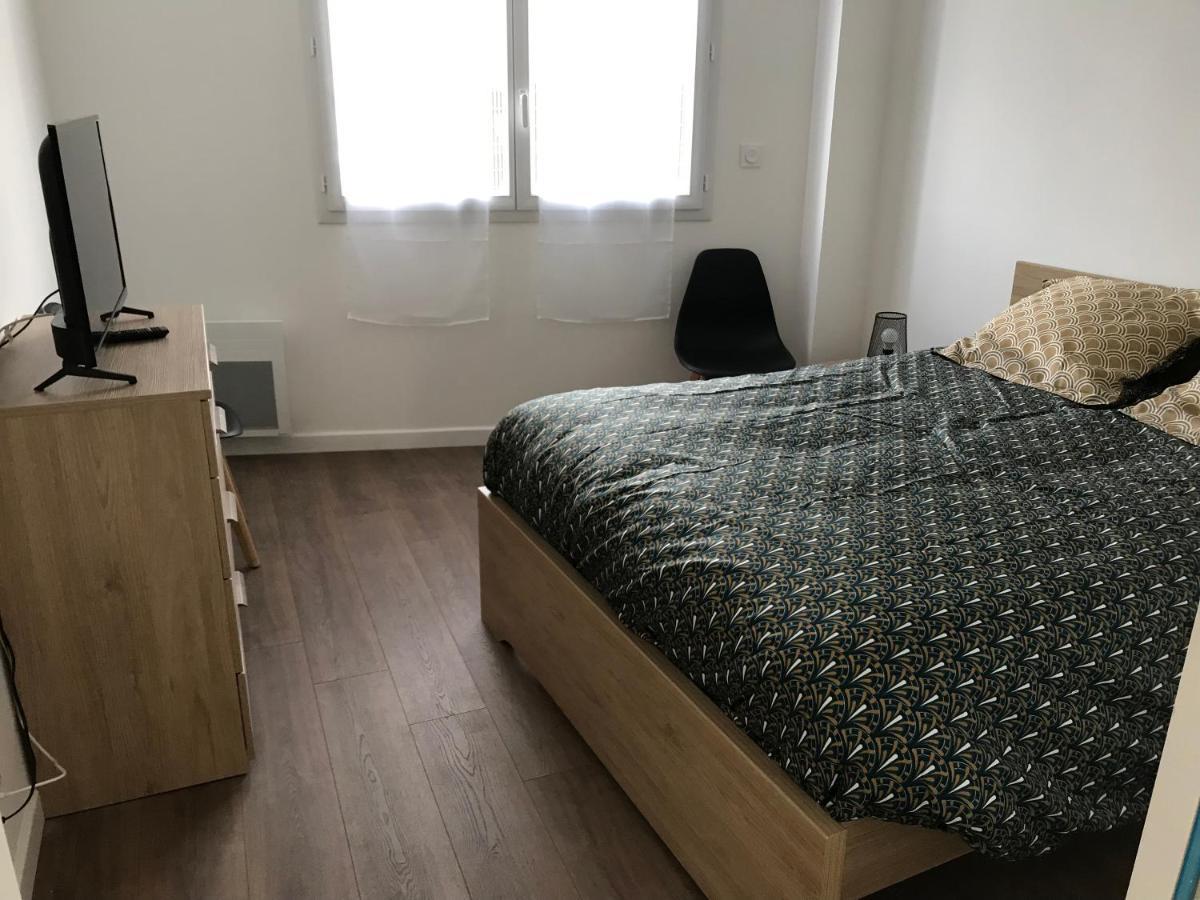 Appartement Numero 4 Ou Numero 8 Savigne-l'Eveque Luaran gambar